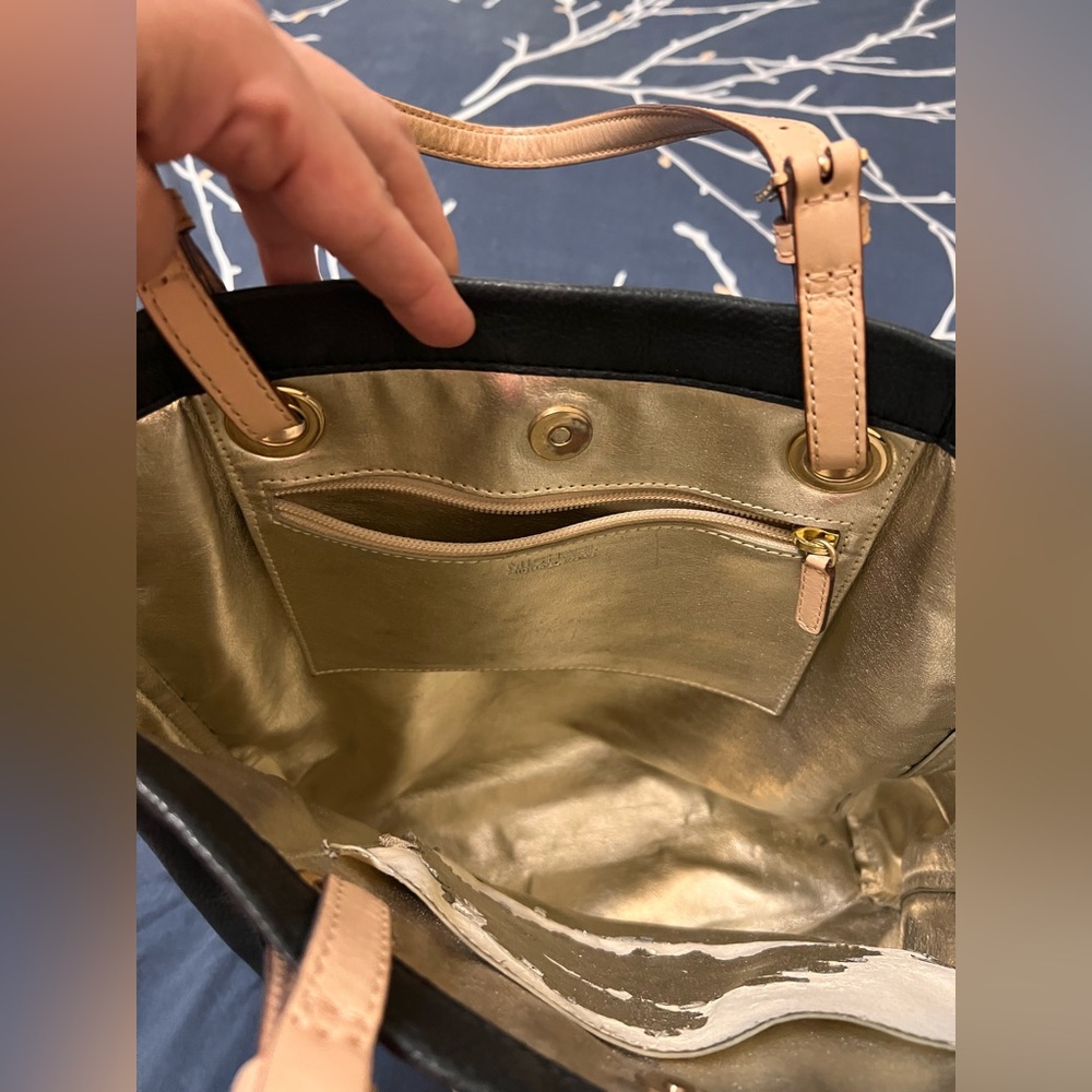 Michale Kors leather tote black please see all pictures - Picture 3 of 8